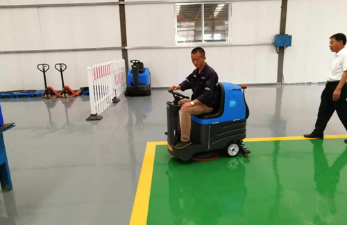 駕駛式掃地車在工業市場的應用